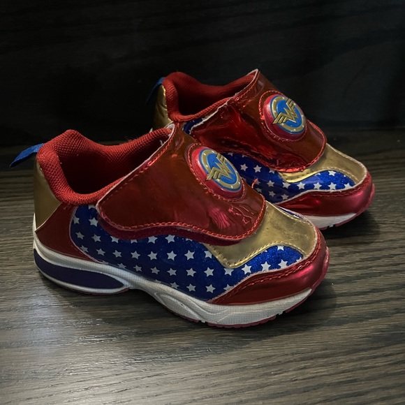 Wonder Woman kids shoes sz 8T EUC worn twice - Picture 2 of 6